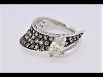 K18WGダイヤモンド（中石0.639ct脇石1.53ct）リング