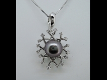 K18WG南洋タヒチ真珠ペンダントネックレス