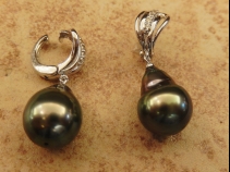 K14WG南洋タヒチパール・ダイヤモンドピアリング