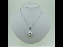 K18WG南洋真珠・アコヤケシ珠・ダイヤモンド（0.07ct）ペンダントネックレス