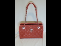 シャネルキャビアスキンチェ－ンバッグ（美品）