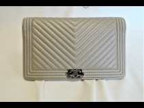 ボ－イシャネルラム財布（USED/新品同様）ベージュ