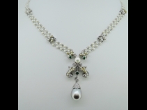 PT950南洋真珠・ダイヤモンド（031ct）・エメラルド（0.17ct）ペンダントネックレス