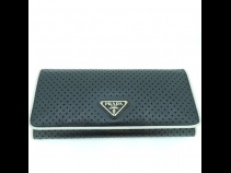 プラダ 二つ折り長財布 (USED)