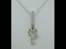 K18WGﾀﾞｲﾔペンダントネックレス （中石0.68ct、脇石0.69ct）