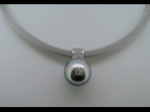 K18WG/750WG黒蝶パ－ル（14.6mm）ネックレス （D0.20Ct）