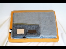 ルイヴィトン カシミヤ100％ストール（USED/未使用品）（専用ケ－ス付）