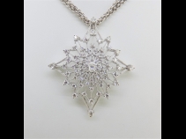 PTダイヤモンド（中石0.18ct、脇石3.34ct）ペンダントブロ－チ（針部WG)