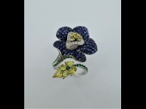 K18WGサファイア（5.90ct）・ガ－ネット（0.30ct）ダイヤモンド（0.25ct）リング