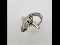 PTダイヤモンド{2.159ct 0.24ct)リング