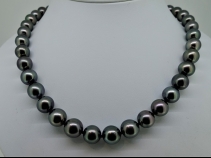 タヒチ（最高級ピ－コックグリ－ン）鑑定書付ネックレス（12.0-10.0mm）