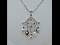 K18WG南洋天然真珠ダイヤモンドペンダントネックレス