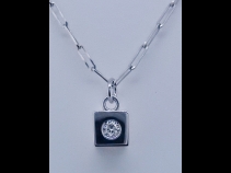 K18WGダイヤモンドペンダントネックレス