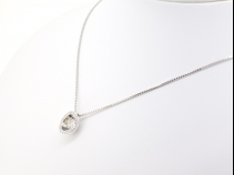 K18WG ダンシングダイヤモンド(中石 0.68ct、脇石 0.12ct) ペンダントネックレス