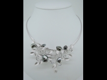 Sil 南洋黒蝶ケシ珠ペンダントネックレス