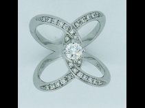 Pt ダイヤモンド (中石0.54ct、脇石0.22ct)リング