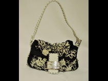 フェンディビ－ズ刺繍バッグ （USED)