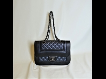 シャネル マトラッセダブルチェ－ンショルダ－（美品）