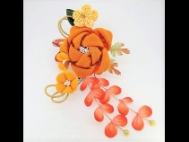 ふっくらちりめん花飾りコ－ム2点セット オレンジ
