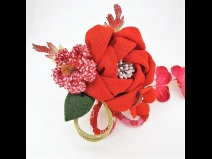 ふっくらちりめん花飾りコ－ム2点セット　赤