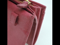 プラダ　長財布　　 (USED)