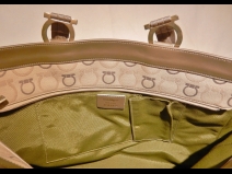 フェラガモ　キャンバストートバック　 (USED)