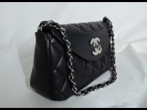 シャネルチェ－ンショルダ－　ラムスキン　ブラック　（美品）
