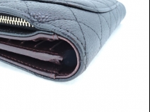 シャネル　キャビアスキン長財布　　（USED)