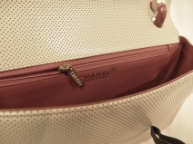 シャネル　レザーハンドバック　　（USED)