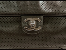 シャネル  パンチングバックショルダーバック　　（USED)