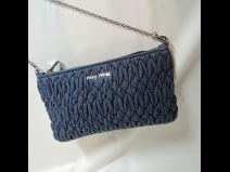 ミュウミュウショルダ－バッグ　BLUE（美品）