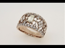 K18ピンクゴ－ルドダイヤモンド（中石0.450ct脇石1.55ct）リング