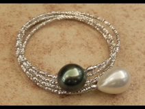 南洋真珠付K18WG形状記憶バングル