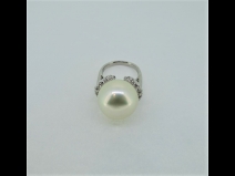 PT南洋白蝶真珠（16.7mm）ダイヤモンド（0.63ct）リング