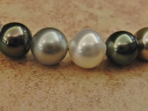 K18WG南洋マルチカラー真珠ネックレス
