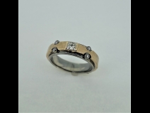 E-NO,S　K18WGダイヤモンド（0.309ct、0.10ct）リング