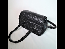 シャネルショルダ－バッグ　カ－フブラック　（USED)