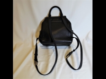 TORY BURCH　レザ－リュック（未使用品）