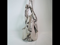 フェラガモパイソンハンドバッグ　（美品）