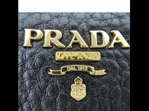 プラダ　長財布　　（USED)