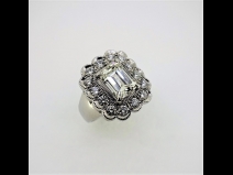 PTダイヤモンドリング（中石2.009ct　LVS2　脇石0.76ct）