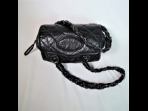 シャネルショルダ－バッグ　カ－フブラック　（USED)