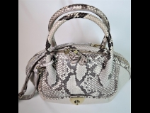 フェラガモパイソンハンドバッグ　（美品）