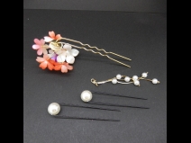 舞子2本足かんざしパ－ルさがり付ミニパ－ルピン4点セット　赤