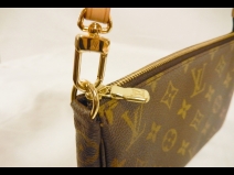 ルイヴィトン　アクセノワール　　（USED)