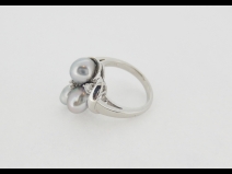 Pt950　パールダイヤリング