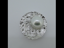 Sil南洋真珠（13.7mm）ペンダントブロ－チ
