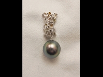 K18WG  南洋タヒチ真珠　ダイヤモンドペンダント