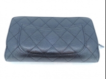 シャネル　キャビアスキン長財布　　（USED)