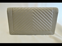 ボ－イシャネルラム財布（USED/新品同様）ベージュ